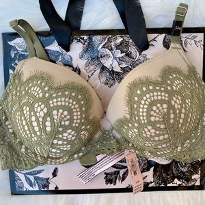 NWT ✨ VS Dream Angels Push Up